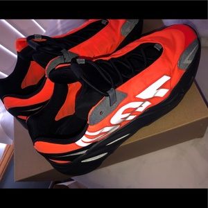 Adidas Yeezy 700 MNVN